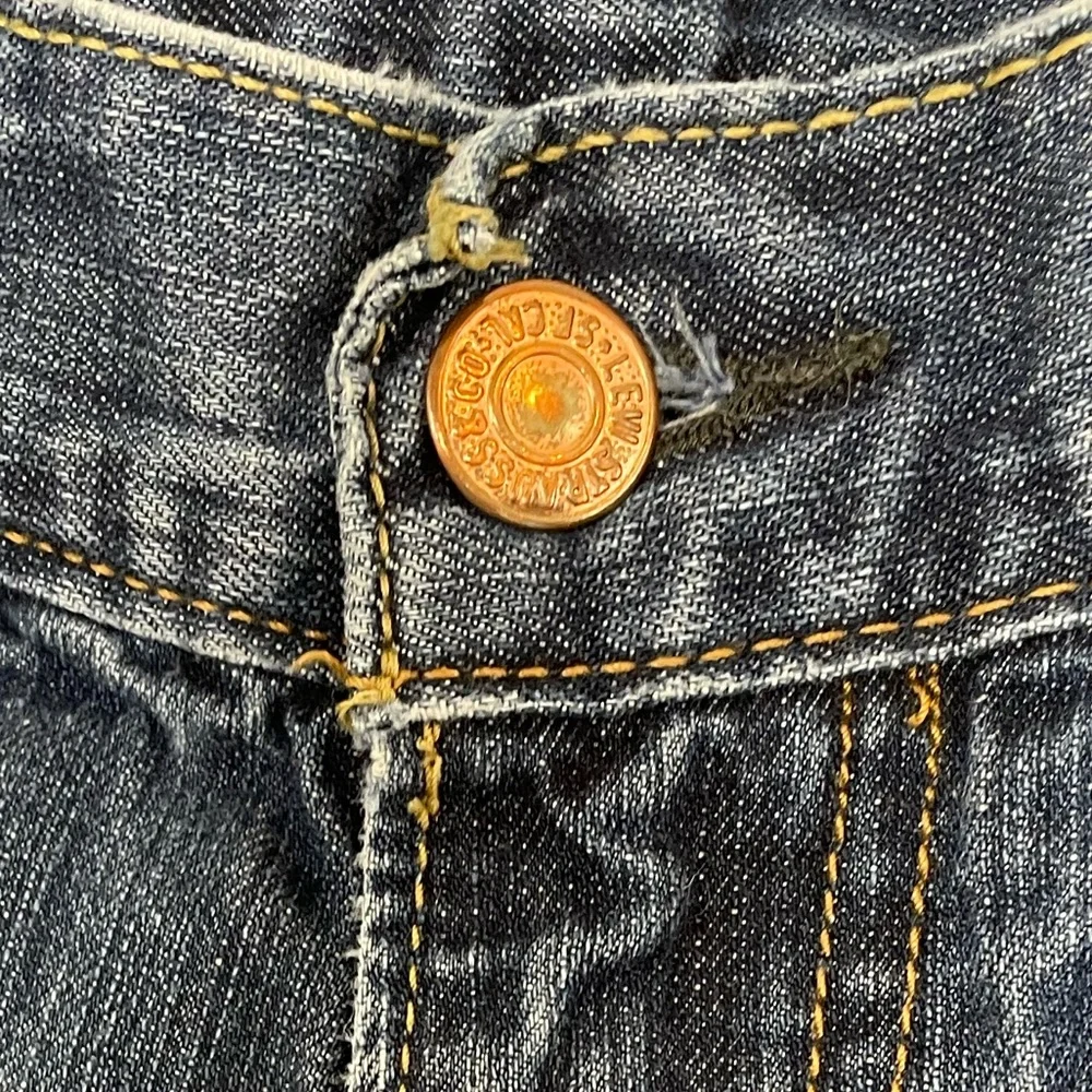 Levi Raw Hem Denim Cut Off Shorts
